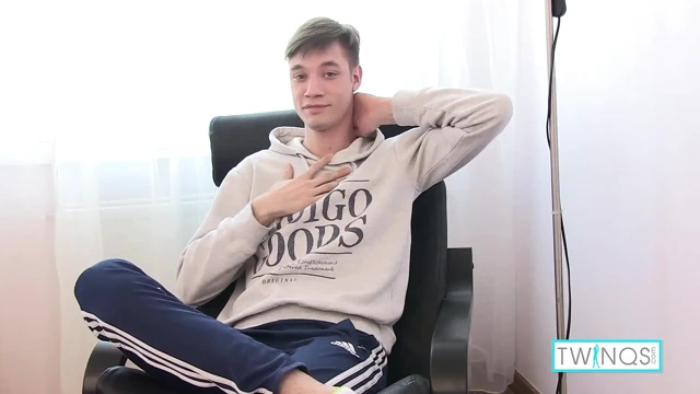 Phoenix z sabah esneme ve kalın abs boşalma!