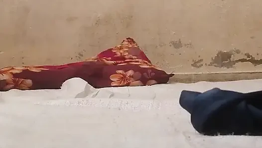 Desi Bhabhi ko lita ke chodne ka maza liya