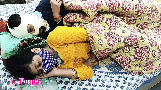 Hintli Kadın Saasu Maa yaramaz dammad ile sikiliyor, sasu maa sert sikiş için davet ediliyor