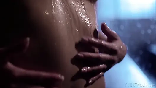 Saf tabu Emily Willis iki dominant delikanlıya tamamen boyun eğiyor