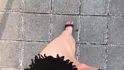 Halkın içinde sıcak katırlarla yürüyün