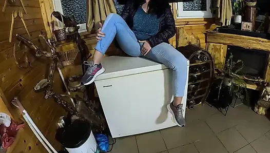 Cameltoe MILF Dances, Teases & Pees in Her Jeans - Wet Fetish Fantasy 335