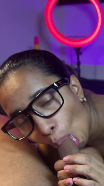 Leyne Rodriguez обожает маленькие члены