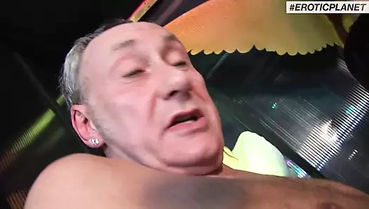 Ben Dover: 2 sarışın ve 2 esmer 3 adam tarafından sikiliyor