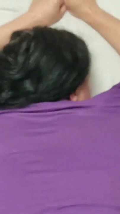 Aç olgun orta yaşlı seksi kadın ağzına bolca dölle sakso çekiyor | Klip 1