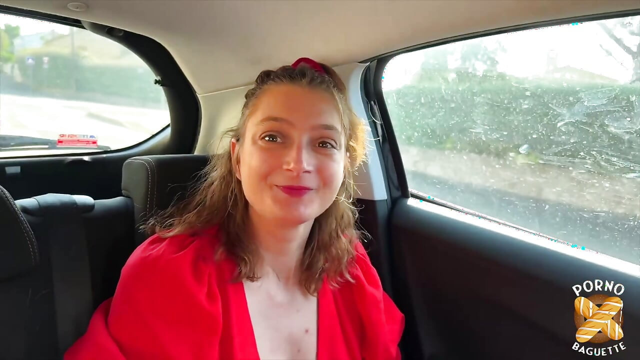 Muhteşem kızıl saçlı Charlotte iki adam tarafından sikiliyor