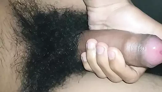 Bhabhi k bare me soch kar land ko thuk se dhoo dala aur ragad ragad k maja karaya land ko