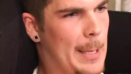 Dick iki kez şanslı sürgünler okşayarak