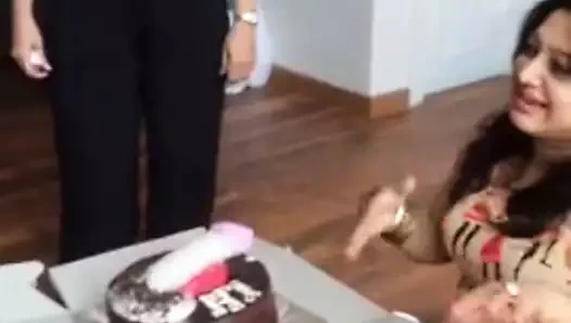 desi kız penis pasta yiyor