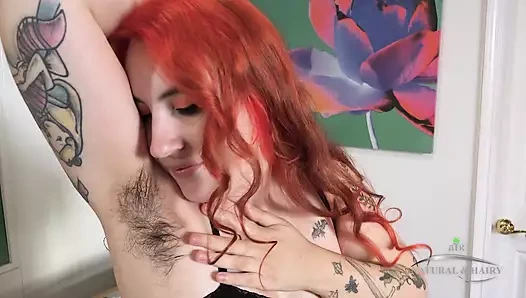 Sıcak kıllı redhead gigi maddeleri ona külot yukarı ona kedi için almak kapalı