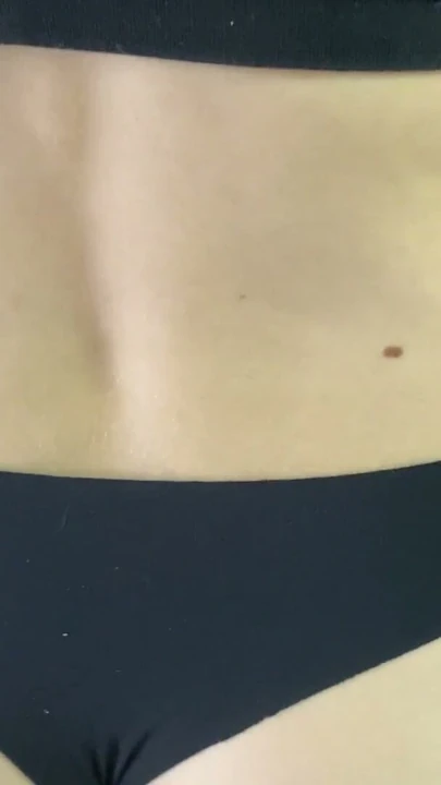 Kimse izlemiyor ve mastürbasyon yaparken spor salonunda soyunıyorum | Klip 2