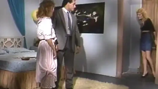 Klasik kıllı çift amcığını sikiyor ve ağzına boşalıyor