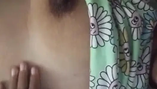 18+ üniversiteli kız büyük göğüsleri ve ıslak Sri Lankalı yerel ile ilk kez musterbate oluyor