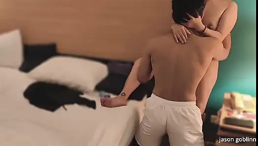 Üvey anne otel odasında Hintli yarakla sikiliyor