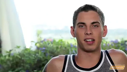 Komşu twink büyük yaraklı Sam Truitt'i tanıştırıyor