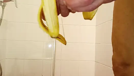 Açık büfe kahvaltıdan bir muz aldım. O akşam duşta işe yaradı.