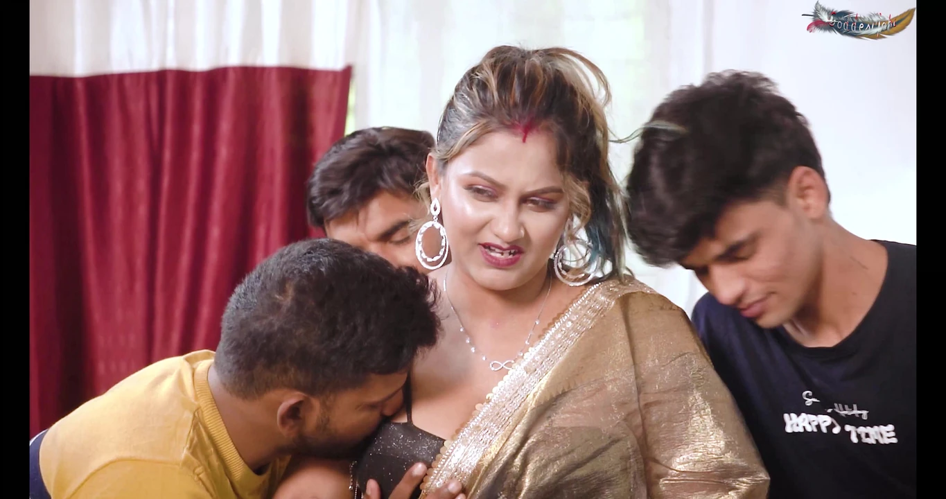 गर्भवती भाभी की स्थानीय लड़कों के साथ  चुदाई जब वह अकेली थी पूरी फिल्म