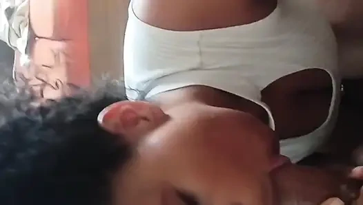 Ivy, hapisten yeni çıkmış arkadaşına oral seks yapıyor