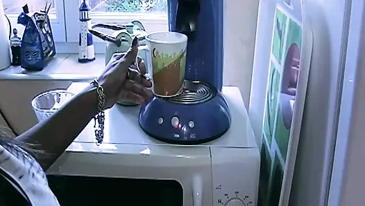 Fransa'dan zenci bebek amcığıyla oyununu izliyor