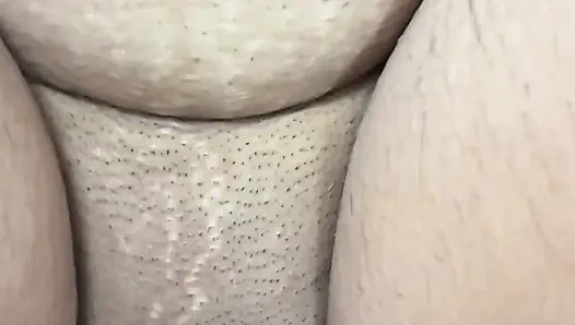 Kocası ne zaman dışarı çıksa onunla kalıyorum ve bütün gece seks yapıyorum