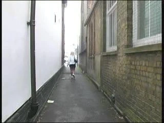 İngiliz işemek duvara