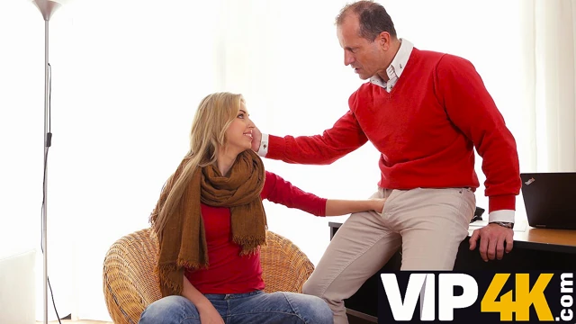 VIP4k. küçük memeli Rus komşusuna yardım etmek onun içine girmek anlamına geliyor
