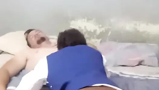 Ateşli Afrika'nın 18 yaşındaki üniversiteli kızları üvey babası tarafından sikiliyor