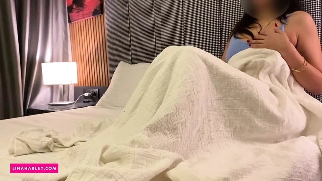 Мой сводный брат застукал меня за мастурбацией