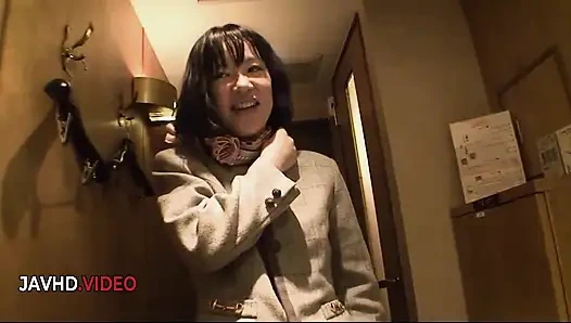 Kiyoe majima'nın olgun kıllı amcığı için vibratörle şehvetli solo zevki