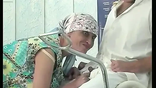 Nine bir doktor tarafından sikiliyor