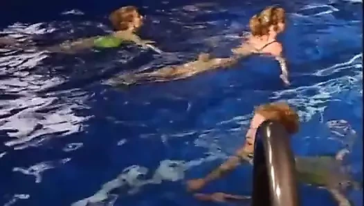 Cankurtaran yüzme öğrencisini sikiyor
