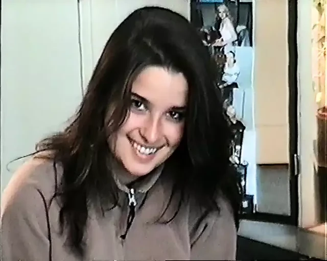 Я позволю Michaela попробовать мой член на вкус, брюнетка, которая обожает мастурбировать и жадно лижет мою голову