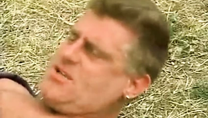 Çiftlikte ablası ile seks