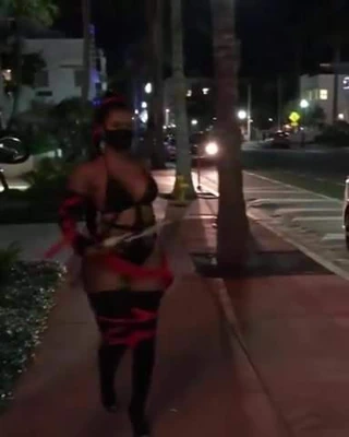 Cadılar bayramı kızı 2 büyük şişman göt