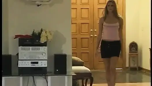 Seksi sürtük yarak emiyor ve amını yediriyor