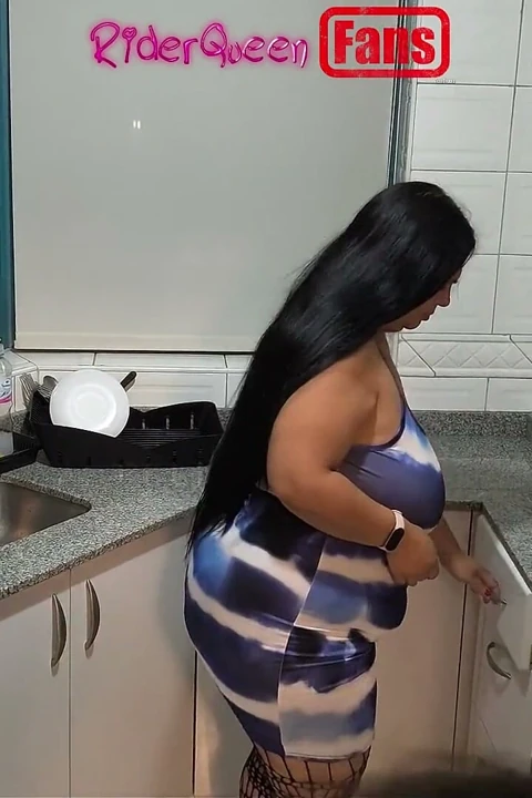 Hayranlar için video, üvey annenin mutfaktaki sırları