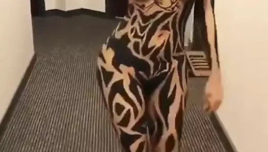 siyah kız çıplak vücut boyama