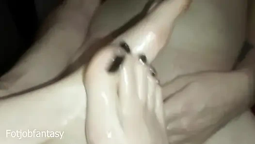 Çıplak Ayakla Ve Yağlanmış Ayak Hareketi, Harika Boşalma Ile