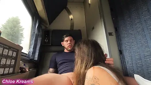 Amtrak'ta anal - sıkı göt deliğimi raya sokuyorum - Steve Rickz, Chloe Kreams