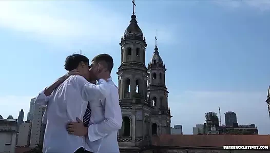 Latin twinks barebacking üçlü