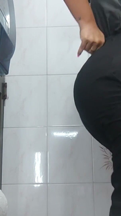 Banyo kamerası hemşireyi kaydediyor (doktorun ofisi p) | Klip 2