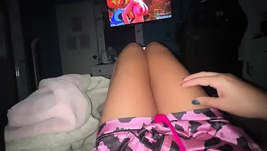Watching hentai porn heats her up a lot, her pussy we want the one in the can