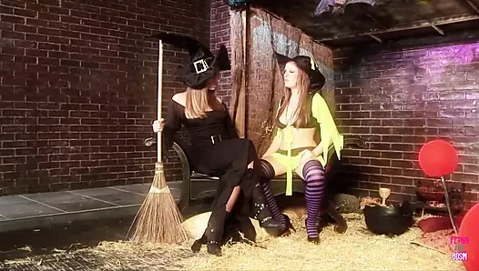 Sigara içen ateşli esmer kızlar sakso ve elle muamele ile seksi bir grup sekse katılıyor