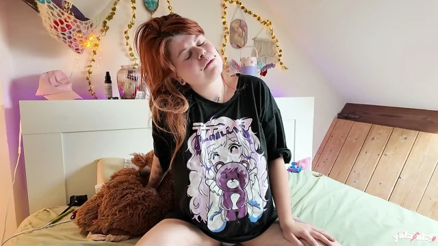 Üvey baba, üvey kızının kıçına dildo sürprizi yapıyor - amatör fransız anal tüylü üvey kız DP fetiş külot