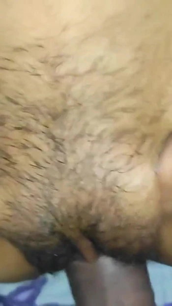 Знаковый момент из "Секс-видео с юной дези с тугой киской XVIDeo, горячая деревенская девушка дези"