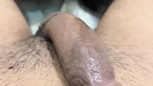 Üvey kız kardeş gırtlağına kadar emiyor ve mastürbasyon yapıyor