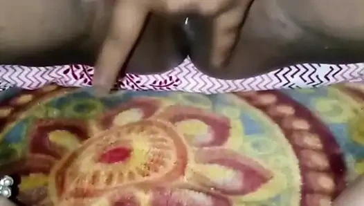 Bugün Savita Yenge tüm sıvılarını vajinasını tamamen boşalttı.