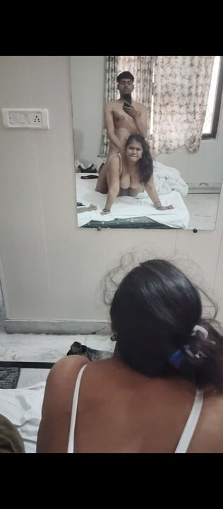Meri randi biwi chudakkado ki tarah chud rahi hai hotel mein