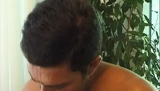 Büyük memeli bebek götte yarağı seviyor