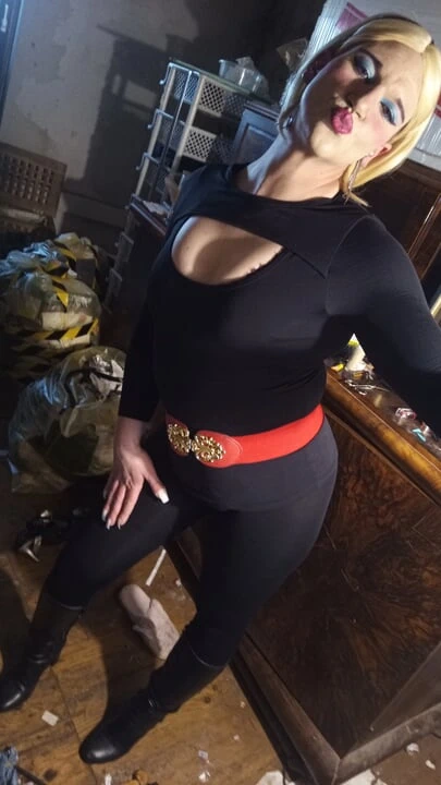 Geceleri sokakta yürüyüş